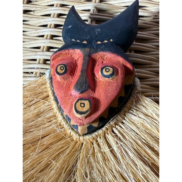 Vintage 60's Mini African Folk Art Wall Mask Carved Wood With Straw Collar - Picture 8 of 11